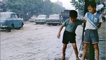 Korea Selatan pada waktu itu memang masih belum negara maju dan masih mengejar ketertinggalannya. Akibat dahsyatnya Perang Korea, mereka masih harus banyak menata diri. Foto: Vintages