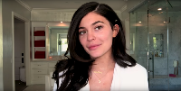 Ini Jadinya Jika Wanita Biasa Makeup dengan 37 Langkah Ala Kylie Jenner