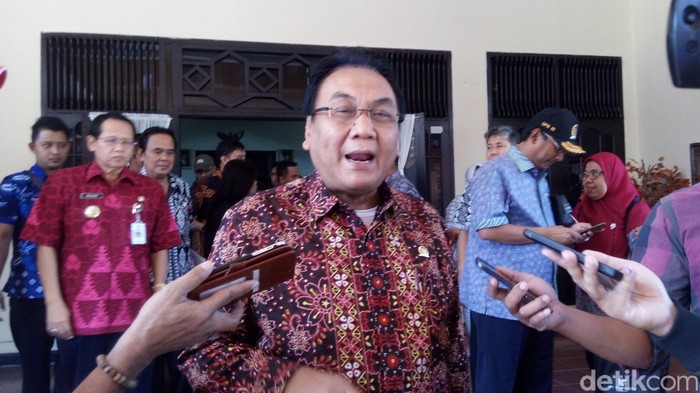 Ketua DPD PDI Perjuangan Bambang Wuryanto yang juga Komisi I DPR RI saat melakukan kunjungan di Kabupaten Semarang, Kamis (28/6/2018).
