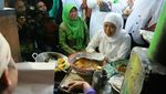 Khofifah Indar Parawansa Ternyata Doyan Ngopi dan Makanan Tradisional