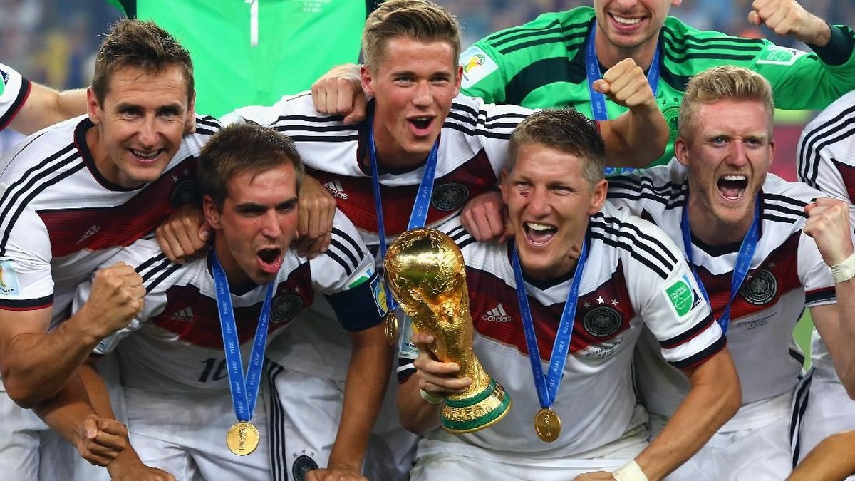 Jerman saat juara Piala Dunia 2014, masih ada sosok Philipp Lahm, Bastian Schweinsteiger, dan Miroslav Klose (Foto: Martin Rose/Getty Images)