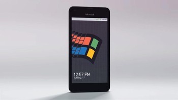 Seorang YouTuber dengan akun bernama 4096 menjadi kreator dibalik kemunculan Windows 95 untuk smartphone. Foto: YouTube/4096