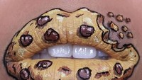 Wah keren nih. Riasan bibir ini terlihat seperti lukisan ya. Gambarnya cookies cokelat, lengkap dengan remahannya. Foto: Istimewa