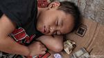 Momen Anak Jalanan Tidur Beralas Kardus di Ibu Kota