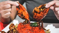  Duh, kepiting saus lada hitam ini menggiurkan banget. Sausnya yang kental dan berwarna hitam sangat kontras dengan warna cangkang kepiting berwarna oranye. Foto: Instagram bandungfoodsociety 