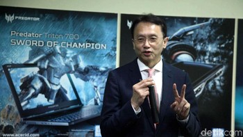 CEO Acer Inc Jason Chen menjelaskan keunggulan laptop gaming terbaru.