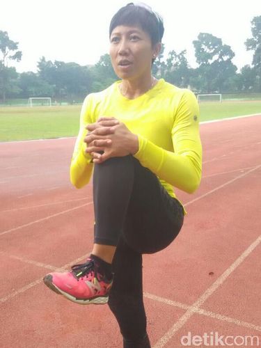 Jangan lupa, lakukan pemanasan dan peregangan yang cukup sebelum olahraga.