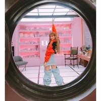 Karena Lisa adalah rapper, gayanya dibuat lebih boyish dan jenaka, kata Kyung Won. Foto: Instagram