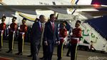 Jokowi Sambut Kedatangan Mahathir di Bandara Halim