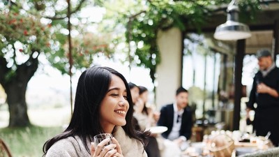 Intip 10 Momen Si Cantik Ana Octarina Bersama Makanan