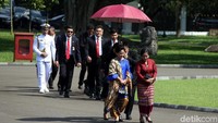 Sebelumnya, Presiden Republik Indonesia Joko Widodo didampingi Ibu Negara Iriana menerima kunjungan Presiden Timor Leste Francisco Guterres  yang juga bersama istri, di Istana Bogor, Kamis (28/06/2018).