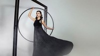 Kenakan baju hitam ia terlihat sangat cantik. Foto: Dok. Instagram/riomotret