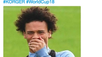 Leroy Sane digambarkan tertawa. Ia tidak dipanggil dalam skuat Jerman kali ini meski tampil trengginas bersama Manchester City. Foto: istimewa