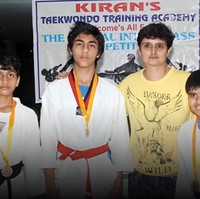 Fakta menarik lain mengenai masa kecil Aryan adalah ia jago olahraga. Pria kelahiran New Delhi ini ternyata memegang sabuk hitam dan pernah memenangkan medali emas dalam sebuah kompetisi Taekwondo di 2010. Foto: Instagram