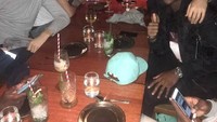  Bukan kopi seperti pemain sepak bola yang lain. Hazard lebih memilih wine dan cocktail sebagai minuman kesukaannya. Foto: Instagram @hazardeden_10 - Istimewa