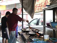 Hii... Berani Coba Claypot Isi Daging Biawak?