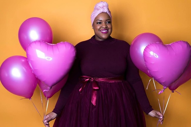 Begitupun dengan riasan. Ia tak segan memakai lipstik berwarna tak biasa.Banyak yang berkomentar buruk tentangnya, tapi ia tetap percaya diri. Foto: Instagram Leah V