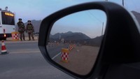 Berbatasan dengan Korea Utara membuat China menarik untuk disambangi. Melalui perjalanan di perbatasan China, traveler bisa melihat langsung kehidupan warga Korut. (Damir Sagolj/Reuters)