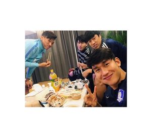 Si Jago Lee Yong dari Timnas Korea Suka Cicip Burger hingga Sushi
