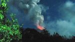 Penampakan Terkini Gunung Agung yang Hembuskan Abu Semalaman