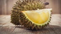 Dari kampung halamannya, ada durian Belitung yang disukai Ahok. Kabarnya dari kecil Ahok sudah doyan buah beraroma tajam ini. Foto: iStock