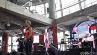 Acara yang mengumpulkan para drummers Tanah Air itu digelar selama dua hari hingga besok, Sabtu (30/6).