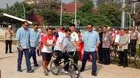 JK pun mengayuh sepeda dengan dikawal para Paspamres di sekitarnya. (Foto: Muhammad Fida Ul Haq/detikcom)
