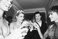 Mesra dengan Justin Bieber, Hailey Baldwin Hapus Foto Shawn Mendes