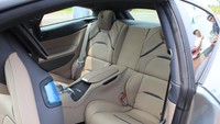 Tak melulu seperti itu, Ferrari juga mengeluarkan mobil yang bisa menampung empat orang sekaligus, satu sopir dan tiga penumpang. Bukan sekadar penumpang anak-anak, mobil Ferrari yang satu ini mampu menampung penumpang dewasa dengan nyaman.