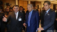 Mahathir saat tiba di ruang Rinjani, Hotel Grand Hyatt, Jakarta.