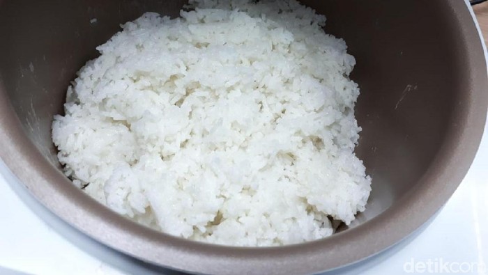 masak nasi di rice cooker