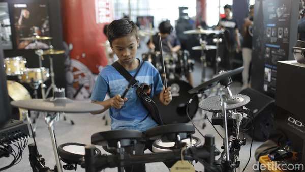 Aksi Drummer Cilik di Kumpul ID Aksi Drummer Cilik di Kumpul ID