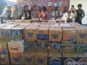 Truk Pengangkut 2.000 Liter Arak Jowo Senilai Rp 69 Juta Diamankan