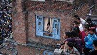 Foto: Sudah jadi acara tahunan, traveler yang mau menyaksikan festival ini bisa datang pada bulan April. (Navesh Chitrakar/Reuters)