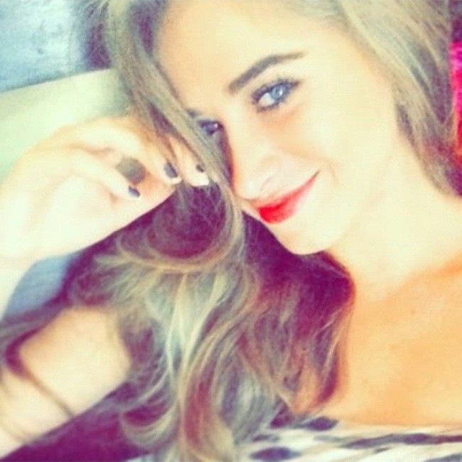 Maria Salaues saat tebar pesona di Instagram. Ia mengunggah foto tersebut pada Mei 2015, yang sekaligus menjadi foto terakhirnya. Tampaknya euforia media sosial kurang menarik minat sang model. (Foto: Instagram/@zulaysalaues)