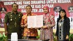 Penampakan Duit Segunung Hasil Korupsi Dana Sepakbola di Jember