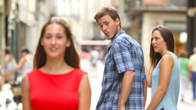 Satu tahun berlalu sejak meme distracted boyfriend jadi heboh dan viral. Namun meme tersebut tetap membekas di ingatan karena sangat lucu dan dekat dengan kehidupan sehari-hari. Foto: Thinkstock