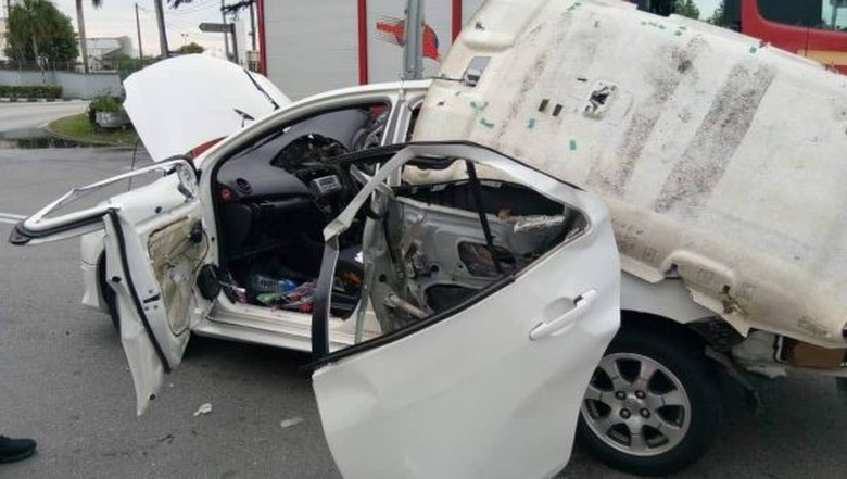 Mobil Meledak karena Bawa Tabung Gas. Foto: Istimewa Mobil Meledak karena Bawa Tabung Gas. Foto: Istimewa