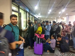 Gunung Agung Erupsi, 2 Ribu Lebih Penumpang dari Juanda Batal Terbang