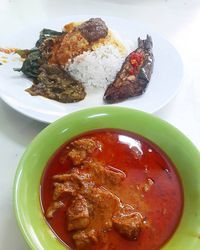Lamaknyo! Nasi Hangat Berlauk Gulai Cincang yang Gurih Pedas