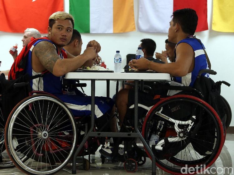 Mengintip Atlet Disabilitas Menikmati Beragam Makanan di Dining Hall
