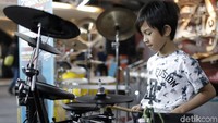 Alvin, drummer cilik berusia 9 tahun yang berasal dari Surabaya.