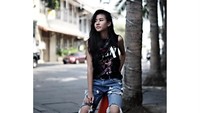 Beberapa kali, Jefri dikabarkan dekat dengan lawan mainnya di beberapa film seperti Amanda Rawles dan Caitlin Halderman. Namun ternyata Jefri tetap setia kepada sang kekasih. Foto: Instagram Shenina Cinnamon