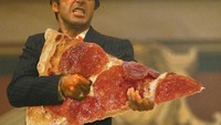 Inilah suara hati pencinta pizza saat mengajak orang lain makan pizza, eh dia malah pesen salad. Gimana sih? Foto: Istimewa