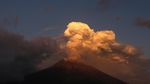 Letusan Gunung Agung Terpantau dari Karangasem
