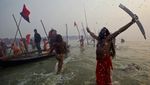 Foto: Festival Sucikan Diri di India 12 Tahun Sekali