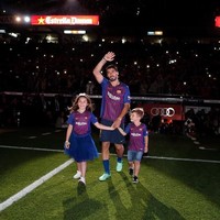Dari pernikahannya dengan Sofia Balbi, Luis Suarez dikaruniai dua orang anak. Seorang anak perempuan bernama Delfina Suarez dan anak laki-laki bernama Benjamin Suarez. Foto: Dok. Getty Images, Instagram