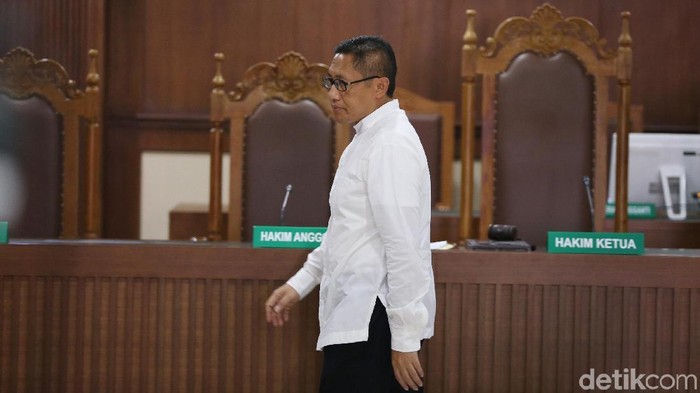Anas Urbaningrum mengikuti sidang PK di Pengadilan Tipikor, Jakarta, Jumat (29/6). Sidang mendengarkan keterangan ahli hukum administrasi negara FHUI, Dian Puji Simatupang.