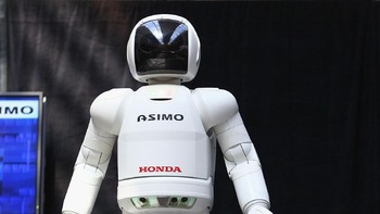 Sebagai gantinya, pada bulan September tahun lalu, Honda mengumumkan rencana untuk mengembangkan robot avatar yang memungkinkan pengguna untuk mengoperasikannya secara virtual dari jarak jauh. Robot baru ini akan dilengkapi dengan tangan multi-jari dan fungsi remote control asli yang didukung AI. Foto: GettyImages