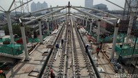 Penampakan terkini pembangunan Stasiun Mal Kelapa Gading, Jakarta, Jumat (29/6/2018).